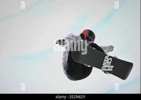 Un compétiteur à la finale de Halfpipe pour hommes à la Snowboard le 17 février 2010 à Cypress Mountain, au nord de Vancouver, pendant les Jeux olympiques d'hiver de Vancouver, le 17 février 2010. Photo de Gouhier-Hahn-Nebinger/Cameleon/ABACAPRESS.COM Banque D'Images