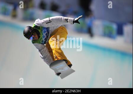 Un compétiteur à la finale de Halfpipe pour hommes à la Snowboard le 17 février 2010 à Cypress Mountain, au nord de Vancouver, pendant les Jeux olympiques d'hiver de Vancouver, le 17 février 2010. Photo de Gouhier-Hahn-Nebinger/Cameleon/ABACAPRESS.COM Banque D'Images