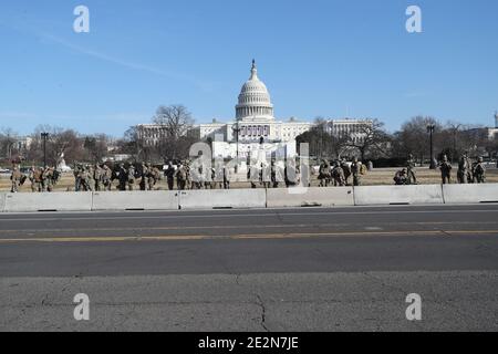 Washington, DC, États-Unis. 14 janvier 2021. Garde nationale au Capitole avant 2021 l'inauguration présidentielle de la semaine prochaine à Washington, DC, le 14 janvier 2021. Crédit : Mpi34/Media Punch/Alamy Live News Banque D'Images