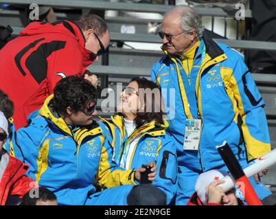 Le prince Albert II de Monaco et Charlene Wittstock avec le prince Carl Philip, la reine Silvia, le roi Carl XVI Gustaf de Suède assistent au Super G des femmes de ski alpin pour les XXIes Jeux olympiques d'hiver de 2010 à Vancouver au parc Creekside à Whistler, au Canada, le 20 février 2010. Photo de Gouhier-Hahn-Nebinger/ABACAPRESS.COM Banque D'Images