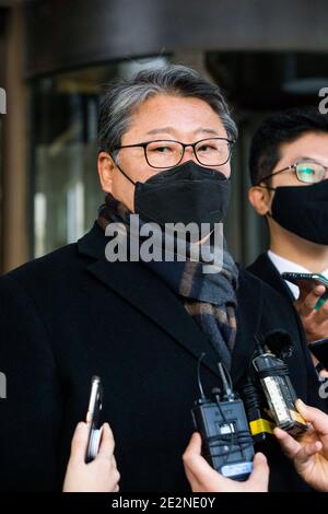 Séoul, Bucheon, Corée du Sud. 14 janvier 2021. CHO WON-JIN, chef de l'extrême-droite de notre parti républicain en Corée du Sud, quitte la Cour suprême de Corée jeudi 14 janvier 2021 après que le président renversé Park Geun-hye ait été ranimé à 20 ans de prison et qu'une amende de 18 milliards a été enjouée pour corruption qui a entraîné sa destitution en 2017. Credit: Jintak Han/ZUMA Wire/Alay Live News Banque D'Images