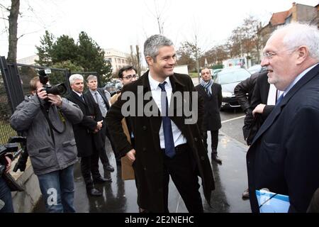 Nancy, France, le 25 fevrier 2010. Visite de Laurent Wauquiez sectaire dÍEtat charge de lÍEmploi aupres du Ministre de lÍEconomie, de lÍIndustrie et de lÍEmploi a Nancy, dans une plateforme Pole emploi dediee au NÁ dÍappel 3995, numero unique a destinat Banque D'Images