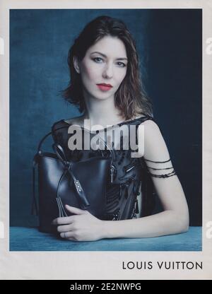 Affiche publicitaire Louis Vuitton avec Sofia Coppola dans le magazine papier de 2014 ans, publicité, publicité créative LV Louis Vuitton 2010 Banque D'Images