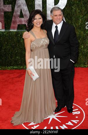 Julie Chen et les Moonves arrivent à la Vanity Fair Oscar Party 2010, qui s'est tenue à la Tour du coucher du soleil à Los Angeles, CA, États-Unis, le 07 mars 2010. Photo de Mehdi Taamallah/ABACAPRESS.COM (en photo : Julie Chen, les Moonves) Banque D'Images