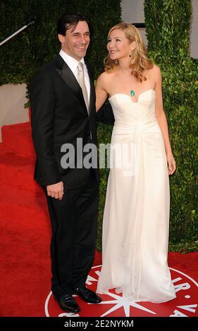 Jon Hamm et Jennifer Westfeldt arrivent au Vanity Fair Oscar Party 2010, qui s'est tenu à la Tour du coucher du soleil à Los Angeles, CA, États-Unis, le 07 mars 2010. Photo de Mehdi Taamallah/ABACAPRESS.COM (photo : Jon Hamm, Jennifer Westfeldt) Banque D'Images