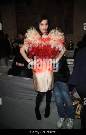 DJ AMÉRICAIN/mannequin Leigh Lezark participant au salon de la collection prêt-à-porter Giambattista Valli automne-hiver 2010/2011 à Paris, France, le 08 mars 2010. Photo de Nicolas Briquet/ABACAPRESS.COM Banque D'Images