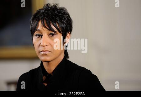 La secrétaire sociale de la Maison Blanche, Desiree Rogers, assiste à une réception en l'honneur de la Journée internationale de la femme, organisée par le président américain Barack Obama et la première dame Michelle Obama à la salle est de la Maison Blanche à Washington, DC, Etats-Unis, le 8 mars 2010. La réception a honoré des femmes du monde entier et leurs réalisations. Photo par Olivier Douliery/ABACAPRESS.COM Banque D'Images