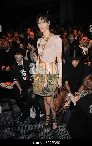 Mareva Galanter assiste au salon de la collection prêt-à-porter Jean-Charles de Castelbajac automne-hiver 2010/2011 qui s'est tenu au carrousel du Louvre à Paris, France, le 9 mars 2010. Photo de Nicolas Briquet/ABACAPRESS.COM Banque D'Images