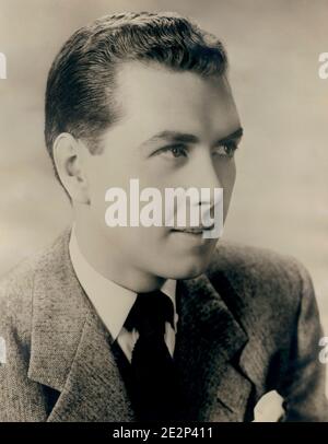 Robert Hutton, Head and Shoulders Publicity Portrait for the film, « too Young to Know », Warner Bros., 1945 Banque D'Images