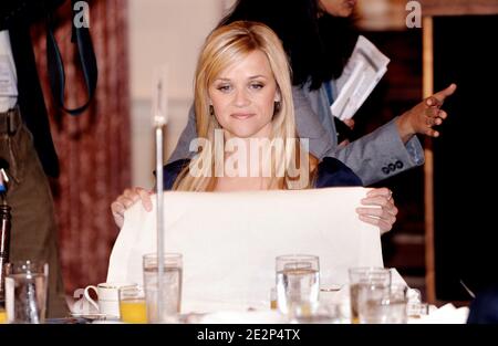 L'actrice Reese Witherspoon, présidente honoraire de la Fondation Avon pour les femmes, participe à un petit déjeuner de bienvenue au Département d'État le 10 2010 mars à Washington D.C. photo par Olivier Douliery /ABACAPRESS.COM Banque D'Images