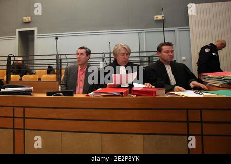 Jacques Viguier aux cotes de son avocat Maître Levy lors de son procès en appel, Cour d'assises du Tarn a Albi, France, le 15 mars 2010. Photo Manuel Blondau/AOP.Press/ABACAPRESS.COM Banque D'Images