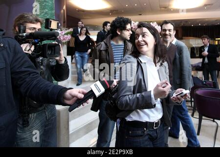 Exclusive - la sectaire nationale des Verts et tete de liste pour la région Ile-de-France, Cecile Duflot a dejune avec le président social de la région Ile-de-France, Jean-Paul Huchon dans un hôtel parisien, France le 16 Mars 2010 annonce des accords issues des négociations nationales entre le PS et Europe Ecologie pour les régions piur l'Ile de France. Photo de Stephane Lemouton/ABACAPRESS.COM Banque D'Images