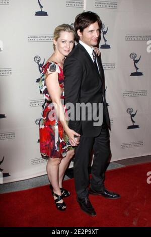 Jennie Garth et Peter Facinelli arrivant à l'Académie des arts et des sciences de la télévision présente une soirée avec l'infirmière Jackie qui s'est tenue au Leonard H. Goldenson Theatre à Los Angeles, CA, Etats-Unis, le 15 mars 2010. Photo de Tony DiMaio/ABACAPRESS.COM (photo : Jennie Garth et Peter Facinelli) Banque D'Images