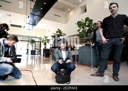 Exclusive - la sectaire nationale des Verts et tete de liste pour la région Ile-de-France, Cecile Duflot a dejune avec le président social de la région Ile-de-France, Jean-Paul Huchon dans un hôtel parisien, France le 16 Mars 2010 annonce des accords issues des négociations nationales entre le PS et Europe Ecologie pour les régions piur l'Ile de France. Photo de Stephane Lemouton/ABACAPRESS.COM Banque D'Images