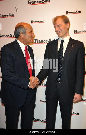 Axel Ganz et Alexandre Pugachev, né en Russie, propriétaire de « France soir », participant à la fête de lancement du journal « France soir », à Beaubourg , à Paris, en France, le 16 mars 2010. Photo de Thierry Orban/ABACAPRESS.COM Banque D'Images