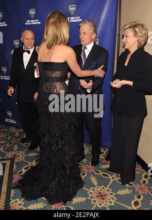 L'actrice Sharon Stone participe au 32e Gala annuel de la New York City police Foundation au Waldorf Astoria à New York le 16 mars 2010. Photo de S.Vlasic/ABACAPRESS.COM (photo : Sharon Stone) Banque D'Images