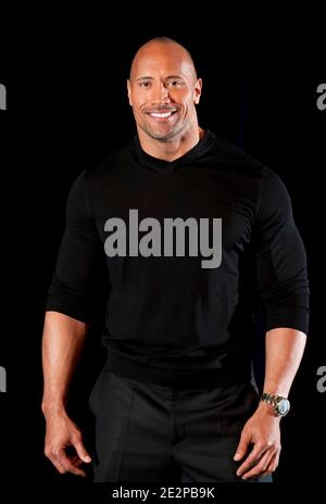 Dwayne Johnson assiste à la présentation de CBS films au déjeuner Showest lors du Showest 2010 qui s'est tenu à l'hôtel Paris de Las Vegas, NV le 18 mars 2010. (Photo : Dwayne Johnson). Photo de Lionel Hahn/ABACAPRESS.COM Banque D'Images
