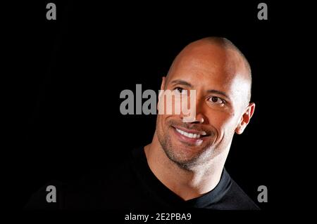 Dwayne Johnson assiste à la présentation de CBS films au déjeuner Showest lors du Showest 2010 qui s'est tenu à l'hôtel Paris de Las Vegas, NV le 18 mars 2010. (Photo : Dwayne Johnson). Photo de Lionel Hahn/ABACAPRESS.COM Banque D'Images