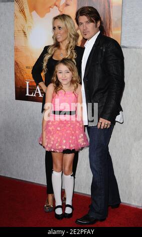 'Tish Cyrus, Noah Lindsey Cyrus et Billy Ray Cyrus assistent à la première de ''la dernière chanson'' qui s'est tenue aux cinémas Arclight à Hollywood. Los Angeles, le 25 mars 2010. (Photo : Noah Lindsey Cyrus, Billy Ray Cyrus, Tish Cyrus). Photo de Lionel Hahn/ABACAPRESS.COM' Banque D'Images