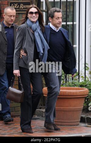 Le président Nicolas Sarkozy et son épouse Carla Bruni Sarkozy quittent le restaurant Boathouse Cafe à Central Park of Manhattan à New York, NY, le 28 mars 2010. Photo de Guerin-Taamallah/ABACAPRESS.COM (photo : Nicolas Sarkozy, Carla Bruni-Sarkozy) Banque D'Images