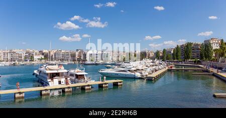 Marina Zeas le 26 mai 2016 à Pirée, Grèce. Marina Zeas est l'une des plus grandes marinas de la mer Méditerranée, toujours accueillant des yachts impressionnants. Banque D'Images