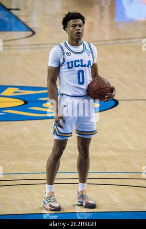 UCLA Bruins garde Jaylen Clark (0) se prépare pour un lancer libre lors d'un match de basket-ball universitaire NCAA contre les Cougars de l'État de Washington, jeudi, Ja Banque D'Images