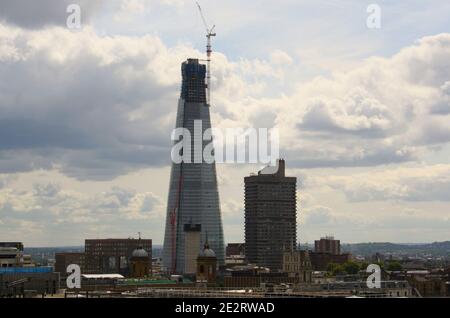 Le Shard en construction en août 2011 Londres Angleterre Royaume-Uni Banque D'Images