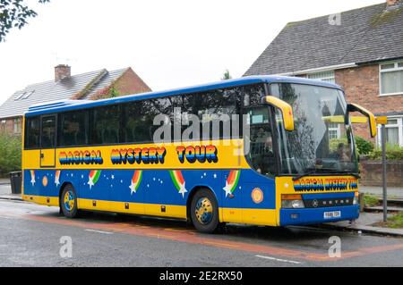 Bus touristique pour la visite magique des Beatles Mystery à Liverpool Angleterre Royaume-Uni Banque D'Images