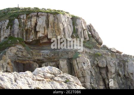 Paysage côtier rocheux près de Suances Cantabria Espagne sur un vif Après-midi ensoleillé en mai 2012 Banque D'Images