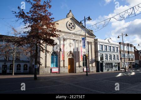 Le bâtiment Corn Exchange de Newbury, dans l'ouest du Berkshire, au Royaume-Uni, a été construit le 19 novembre 2020 Banque D'Images