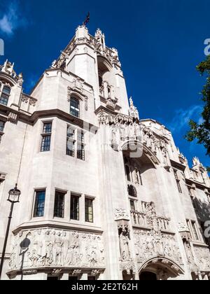 La Cour suprême, anciennement le Middlesex Guildhall dans Parliament Square Westminster Londres, Angleterre Royaume-Uni qui est une destination touristique populaire de voyage Banque D'Images