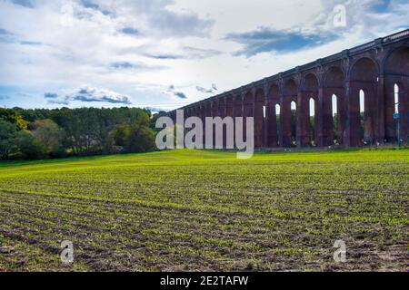 Pont de train dans la campagne, Ouse Valley Viaduct près de Haywards Heath Banque D'Images