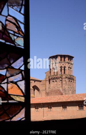 Vue sur la Tour de la cloche gothique ou le beffroi du couvent ou monastère Augustinien (1309), aujourd'hui Musée des Augustins Toulouse France Banque D'Images