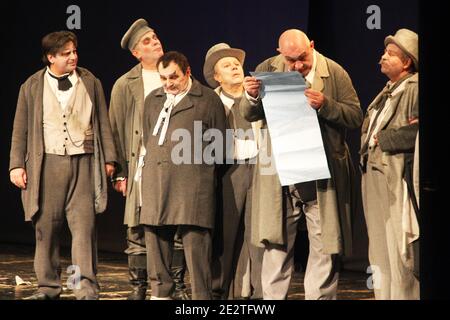 Acteurs roumains exécutant dans "l'inspecteur général" par Gogol Banque D'Images