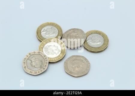 Pièces de la Grande devise britannique, y compris l'argent et les pièces sur fond plat Banque D'Images