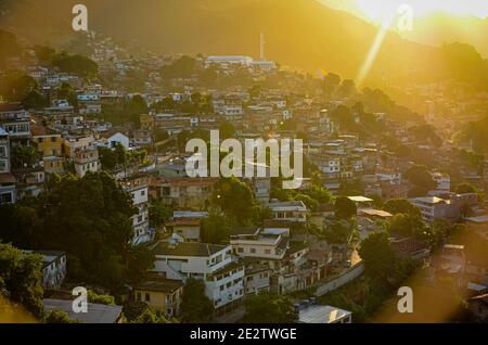 Vue sur Santa Teresa au coucher du soleil, Rio de Janeiro, Brésil Banque D'Images