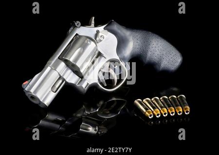 Jeu de tir moderne à six qui est un revolver de 357 magnum. Banque D'Images