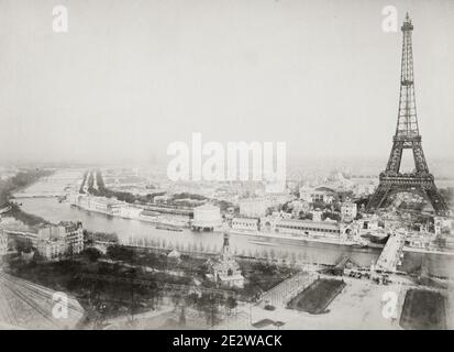 Photographie du XIXe siècle : France - Tour Eiffel Paris, France. 1889. L'exposition universelle de 1889 était une foire mondiale qui s'est tenue à Paris, France, du 6 mai au 31 octobre 1889. Il s'agissait de la quatrième des huit expositions tenues dans la ville entre 1855 et 1937. Banque D'Images