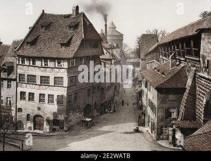 Photo du XIXe siècle : Allemagne - la maison d'Albrecht Dürer est une Fachwerkhaus de Nuremberg qui fut la maison de l'artiste allemand de la Renaissance Albrecht Dürer de 1509 à sa mort en 1528. La Maison se trouve à l'extrême nord-ouest de l'Altstadt de Nuremberg. Banque D'Images