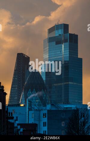 Londres, Royaume-Uni. 15 janvier 2021. Le soleil se couche sur la City de Londres pendant le troisième éclusage du coronavirus. Crédit : Guy Bell/Alay Live News Banque D'Images