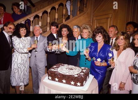 Aaron Spelling, Diahann Carroll, Joan Collins, John Forsythe et Linda Evans avec la dynastie Cast célèbre son 150e épisode 1986 crédit: Ralph Dominguez/MediaPunch Banque D'Images