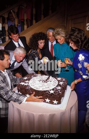 Aaron Spelling, Diahann Carroll, Joan Collins, John Forsythe et Linda Evans avec la dynastie Cast célèbre son 150e épisode 1986 crédit: Ralph Dominguez/MediaPunch Banque D'Images