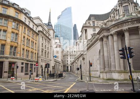 Londres, Royaume-Uni. 15 janvier 2021. Les rues désertes de la ville de Londres sont toujours sous le confinement alors que le gouvernement lutte pour contrôler la pandémie du coronavirus. Crédit : Vuk Valcic/SOPA Images/ZUMA Wire/Alay Live News Banque D'Images