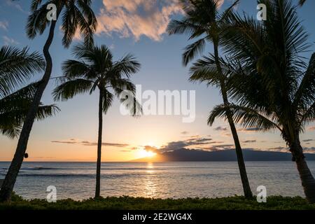 Napili Bay, coucher de soleil, Maui Ouest, Hawaï, États-Unis. Banque D'Images