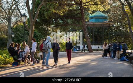 Lisbonne, Portugal. 14 janvier 2021. Les élèves d'écoles dans un jardin du centre-ville de Lisbonne pendant la pandémie de Covid 19, Banque D'Images