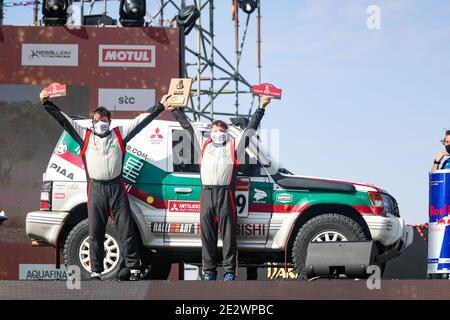 209 Donatiu Juan (esp), Serrat Puig Pere (esp), Mitsubishi, Doria Racing, Dakar Classic, portrait lors de la cérémonie de clôture du podium au stade international du Roi Abdullah à Djeddah, en Arabie Saoudite, le 15 janvier 2021 - photo Julien Delfosse / DPPI / LM Banque D'Images