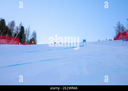 Val Di Fassa, Italie 23 février 2019. Une vue générale pendant le Championnat du monde de ski alpin junior sur le parcours de la Volata dans la montagne dolomite Banque D'Images