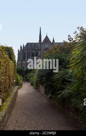 Cathédrale notre-Dame d'Arundel et Saint Philip Howard, vues depuis les jardins du château d'Arundel, West Sussex, Angleterre, Royaume-Uni Banque D'Images