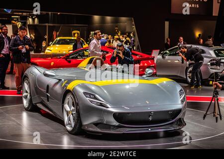 Metallic Ferrari Monza SP1 au mondial Paris Motor Show 2018, voiture de sport produite par le fabricant italien Ferrari Banque D'Images