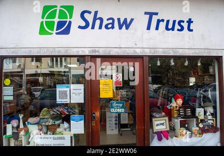 Chalfont St Peter, Buckinghamshire, Royaume-Uni. 15 janvier 2021. La boutique de charité Shaw Trust reste temporairement fermée pendant le dernier confinement de Covid-19. Les organismes de bienfaisance souffrent d'un manque de finances durant les fermetures de Covid-19. Crédit : Maureen McLean/Alay Banque D'Images